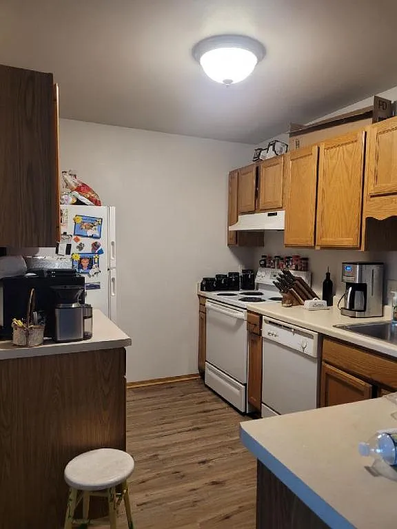 451 Linden Dr — Photo 2