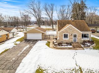 2901 W Cold Spring Rd, Greenfield, WI 53221