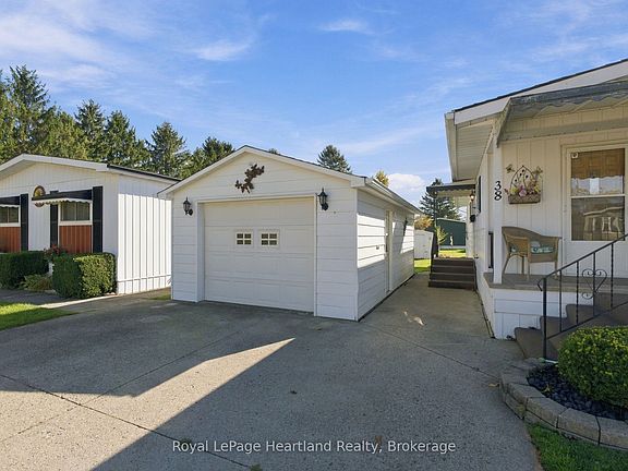 4th image of 38 Miller St
