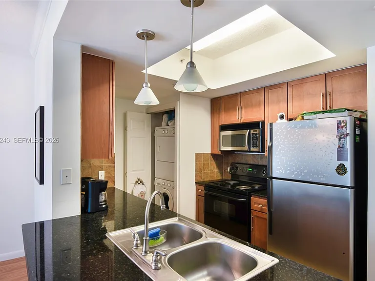 2000 N Bayshore Dr #626 — Photo 6