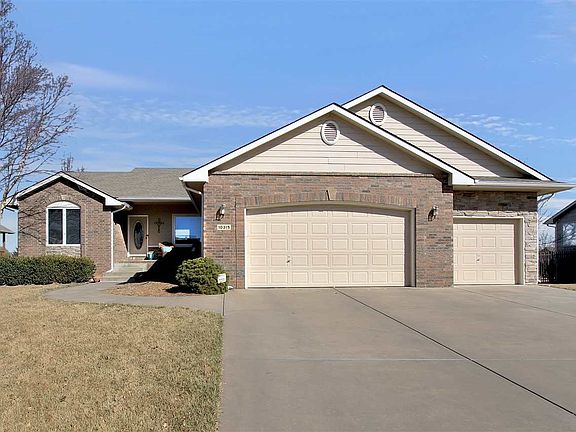 Fox Ridge Cul de Sac.