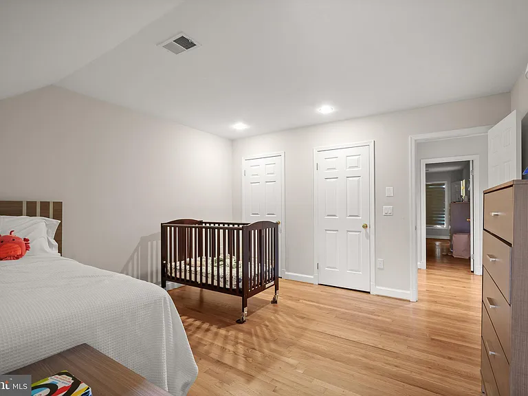 9809 Hall Rd — Photo 39