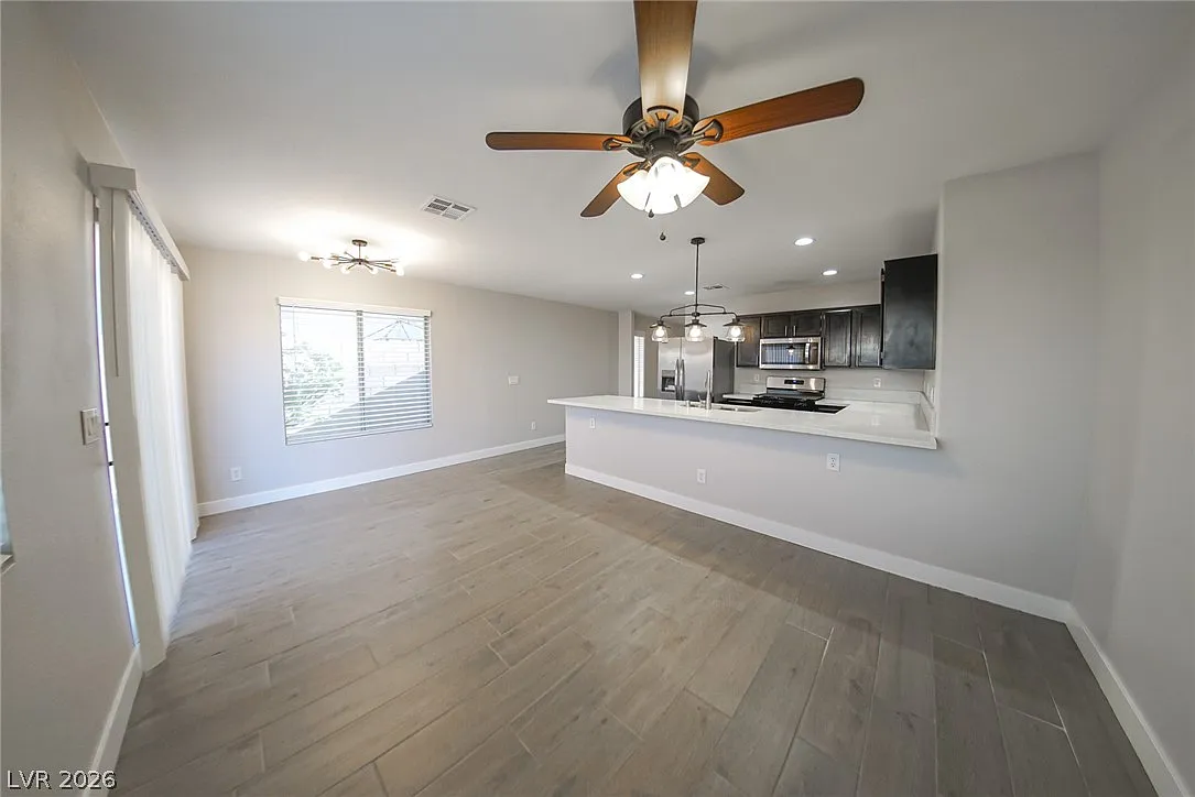 3 bed, 2.0 bath, 1342 sqft, $1,700 — Photo 4