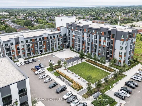 95 Dundas St W #118, Oakville, ON L6M 5N4
