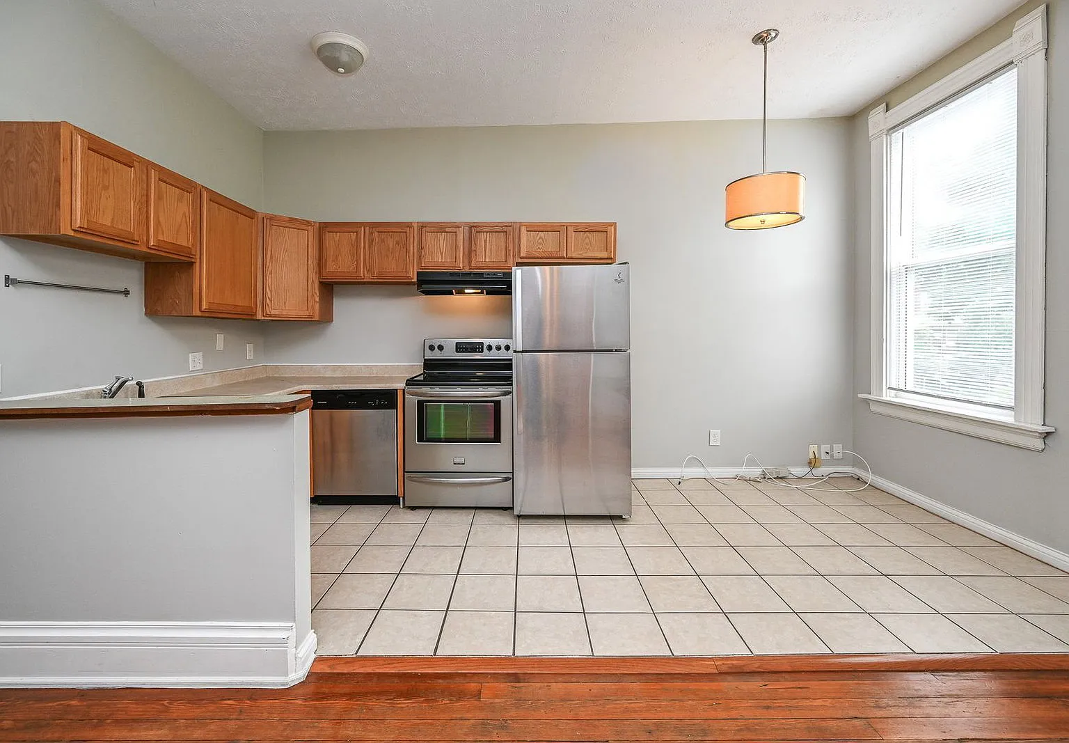 1 bed, 1.0 bath, $1,195 — Photo 3