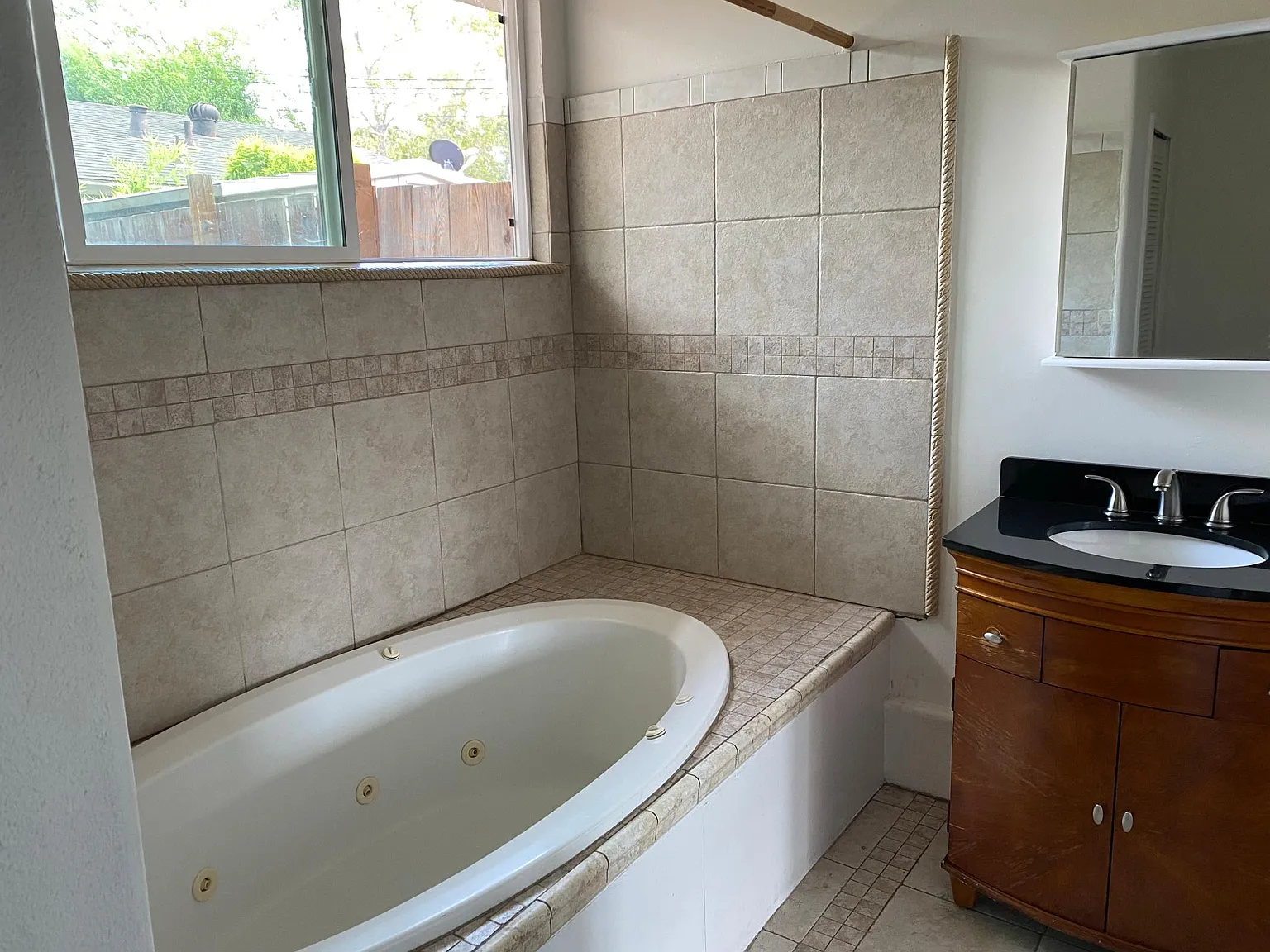 2867 Sinclair Ave — Photo 3
