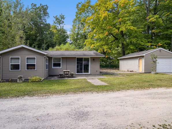 4488 S Oak St, Fremont, MI 49412