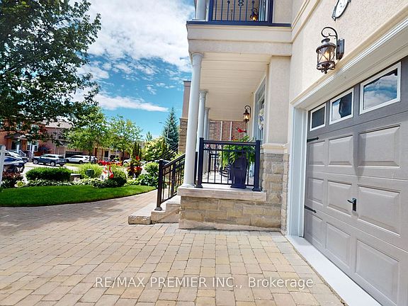 5th image of 32 Timberwolf Cres