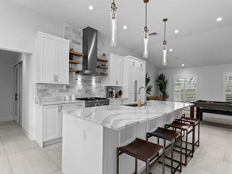 4601 Sunset Dr — Photo 7