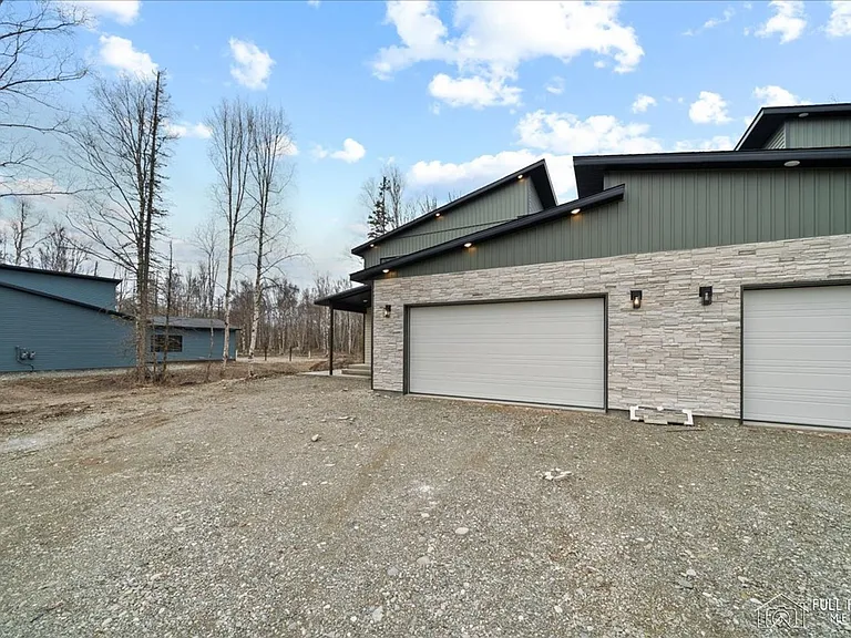 7442 N Paw St — Photo 57
