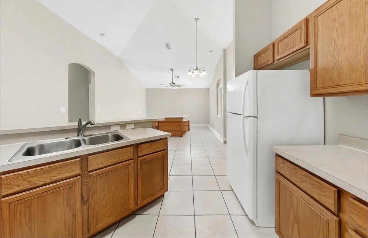 Beautiful 3-Bedroom, 2-Bathroom Single-Family Home in Plant City, FL — Photo 2
