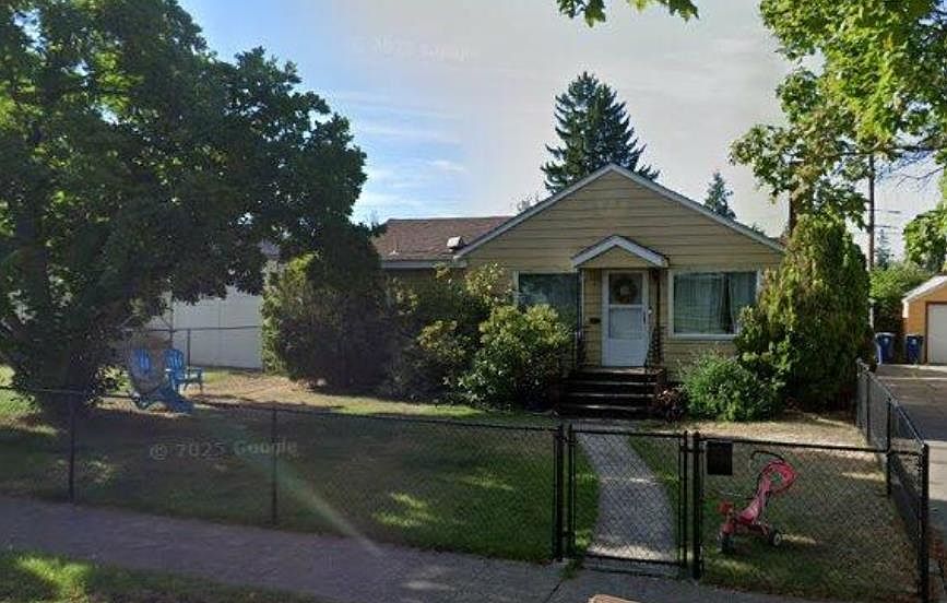 1st image of 2709 W Lacrosse Ave