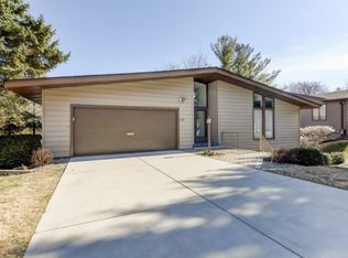 448 Shoreline Dr, Decatur, IL 62521