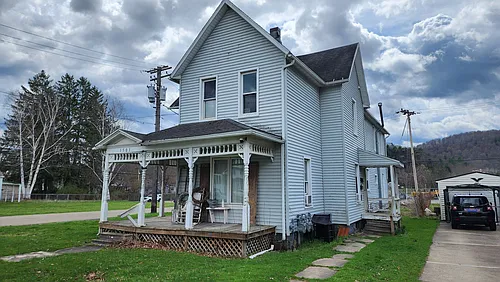 1501 W Henley St Photo 1