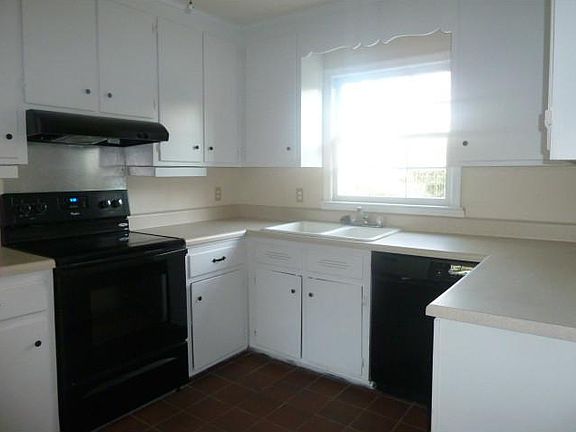 3rd image of 549 Viking Dr