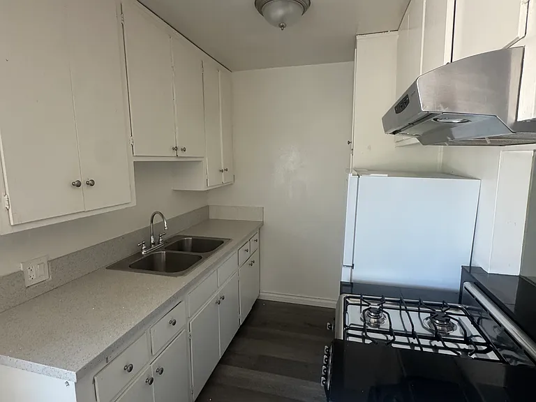 3945 Frances Ave #1 — Photo 4