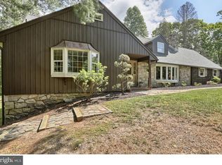 45 Flanders Ln, Reading, PA 19607