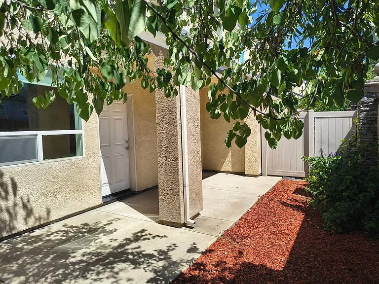 1377 Browning St — Photo 14