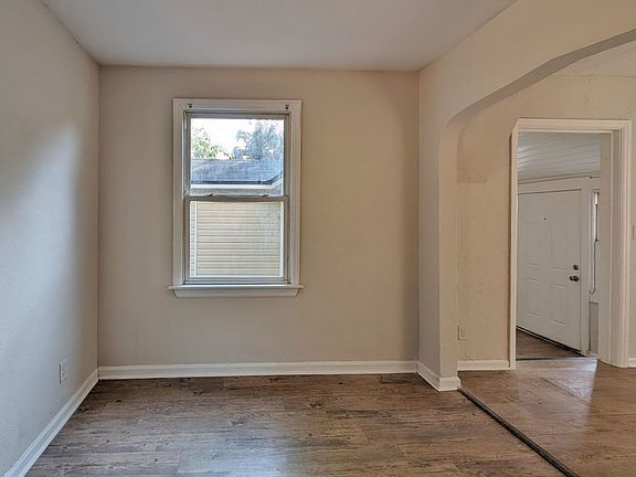 3rd image of 727 Gardenia Ln