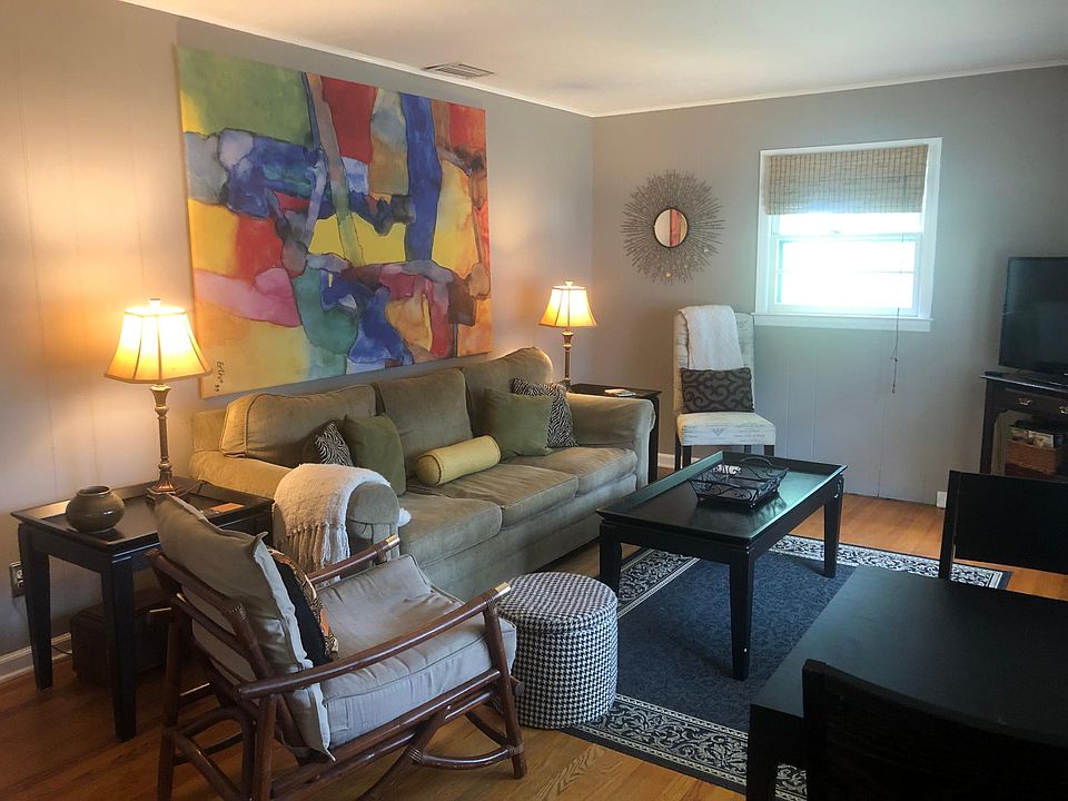 Living Room (w/sleeper sofa)