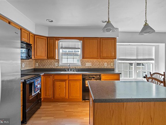 4th image of 20 Eagle Ridge Dr