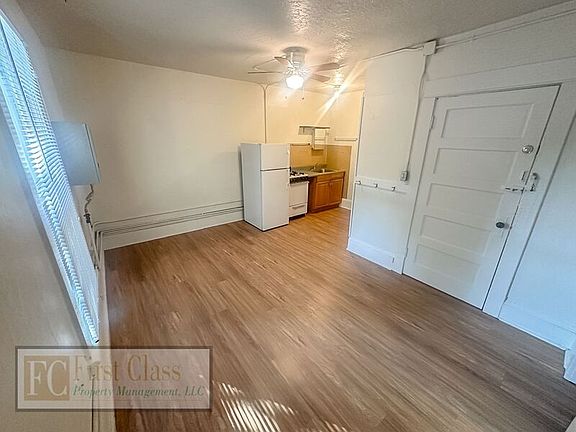 2nd image of 2708 NE Sandy Blvd APT 4