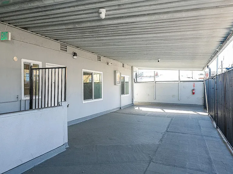 1011 San Julian St #201 — Photo 20