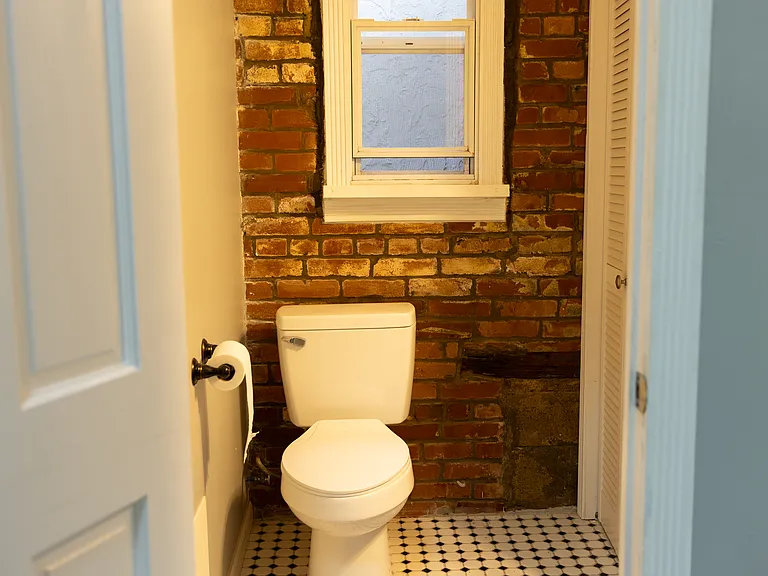 1122-1124 N High St #9 — Photo 16