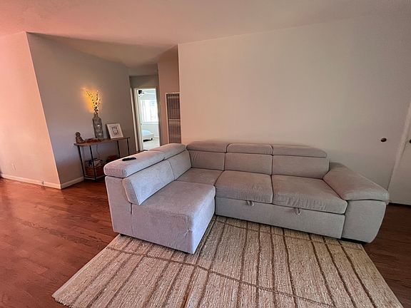 3rd image of 1548 W Benjamin Holt Dr