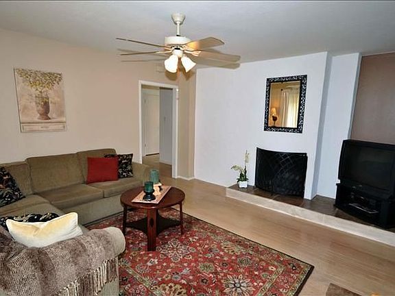 3rd image of 139 Hodges Dr