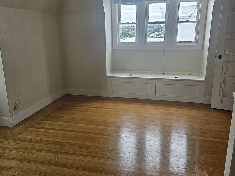 1021 Warfield Ave #5 — Photo 20