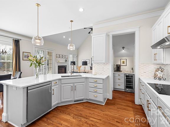 5th image of 1228 Harbor Town Pl
