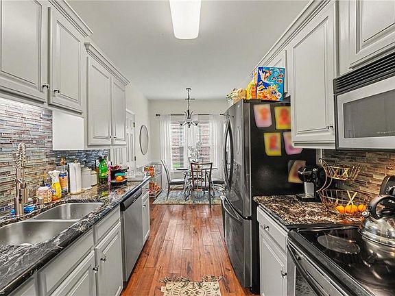 4th image of 115 Stillmere Ct
