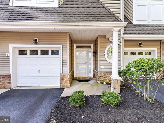 2nd image of 5 Ocean Breeze Ct