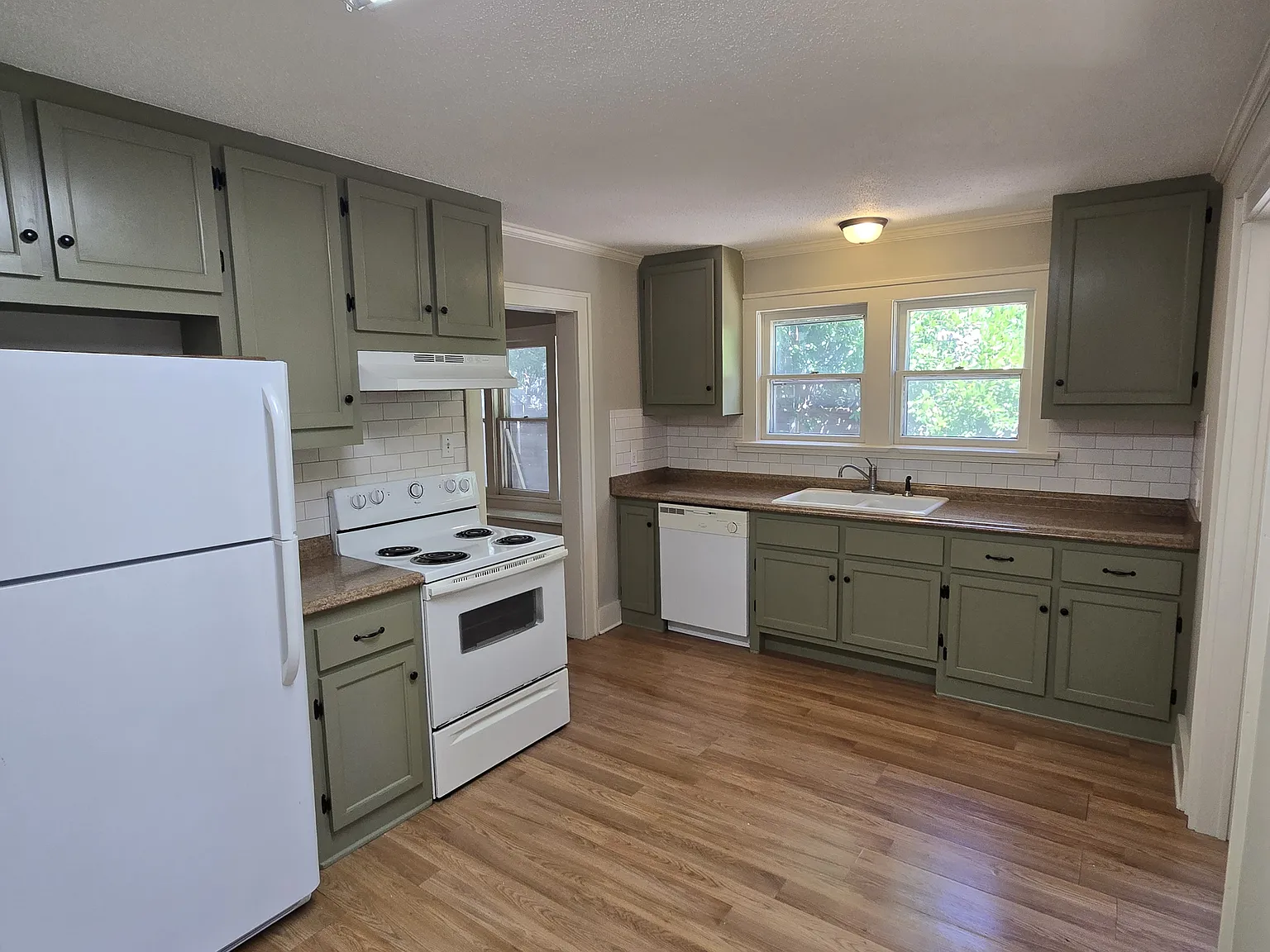 3 bed, 1489 sqft, $1,575 — Photo 2