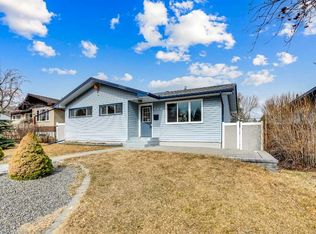 146 S Springwood Dr SW, Calgary, AB T2W 0K5