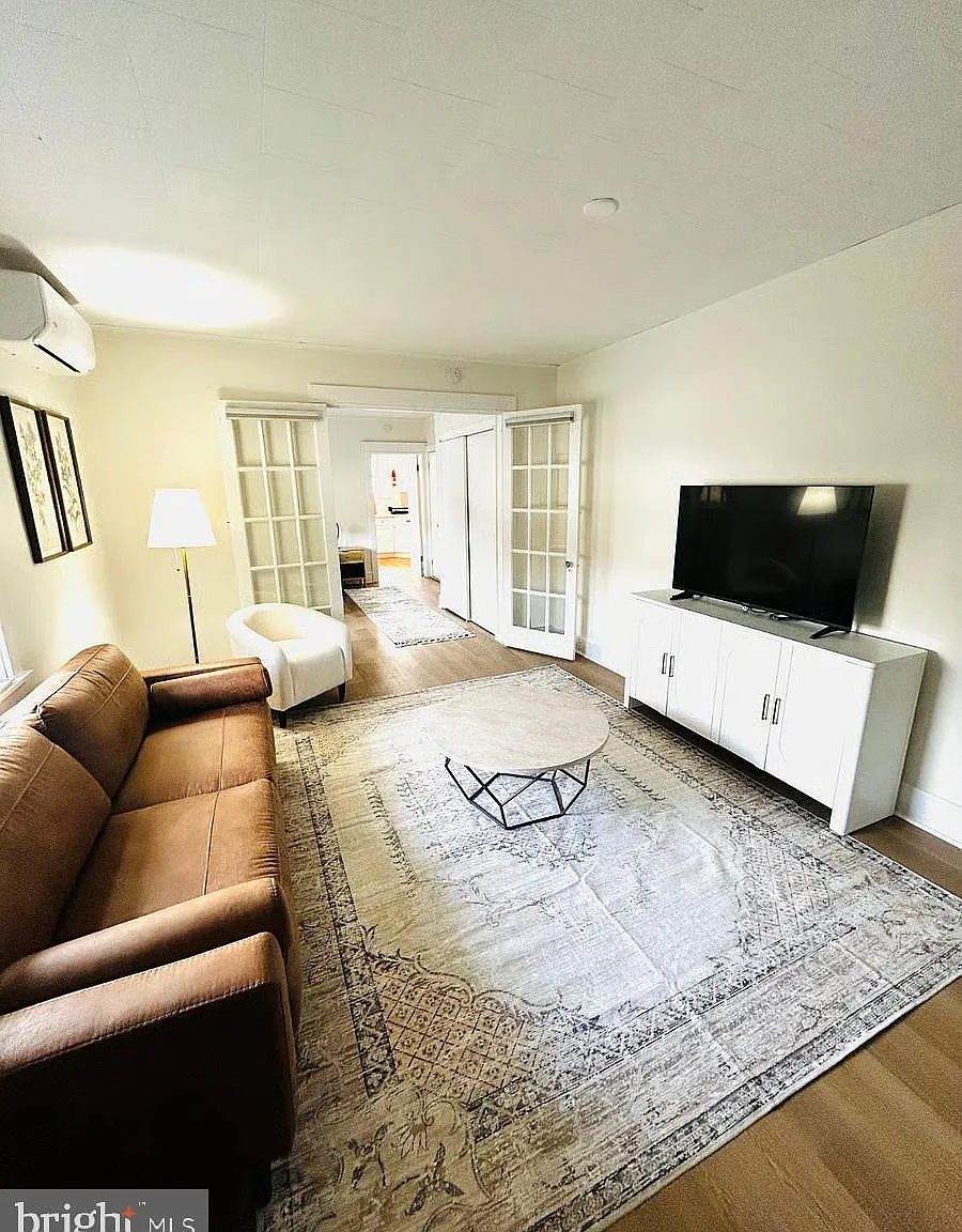 1 bed, 1514 sqft, $2,400 — Photo 2
