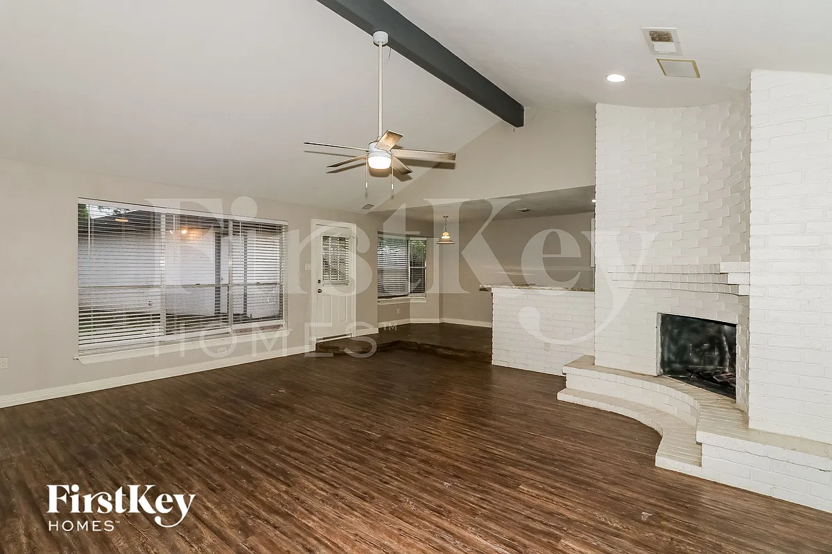 Building Photo - 15631 Cascade Point Dr