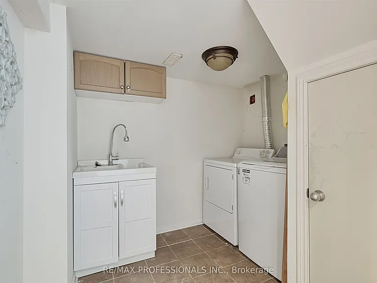 1026 Haig Blvd #BASEMENT — Photo 13