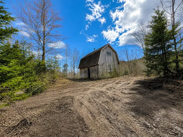 2900 Old Duck Pond Road, Sheffield, VT 05866