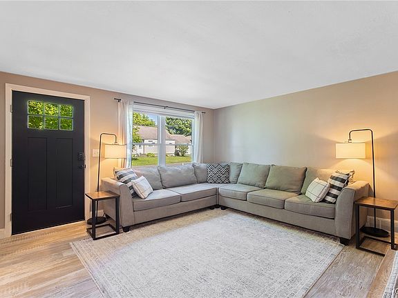 5th image of 205 Toas Ave