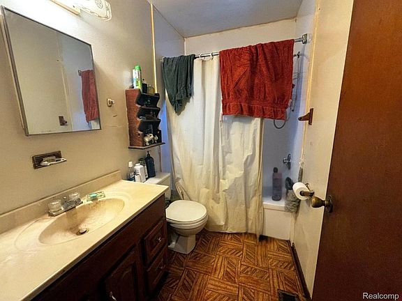 4th image of 15927 Briggs Rd