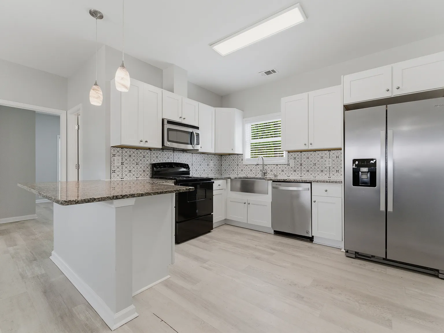 3 bed, 1000 sqft, $1,850 — Photo 3