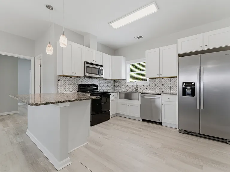 221 Brown St #A — Photo 4