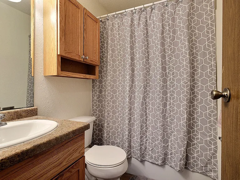 Fargo, Pacific Park II Apartments | Bathroom