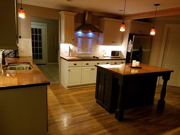 Kitchen with under cabinet l