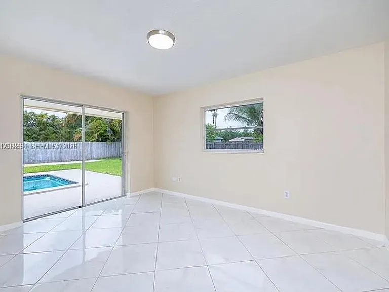 9402 SW 185th Ter — Photo 13