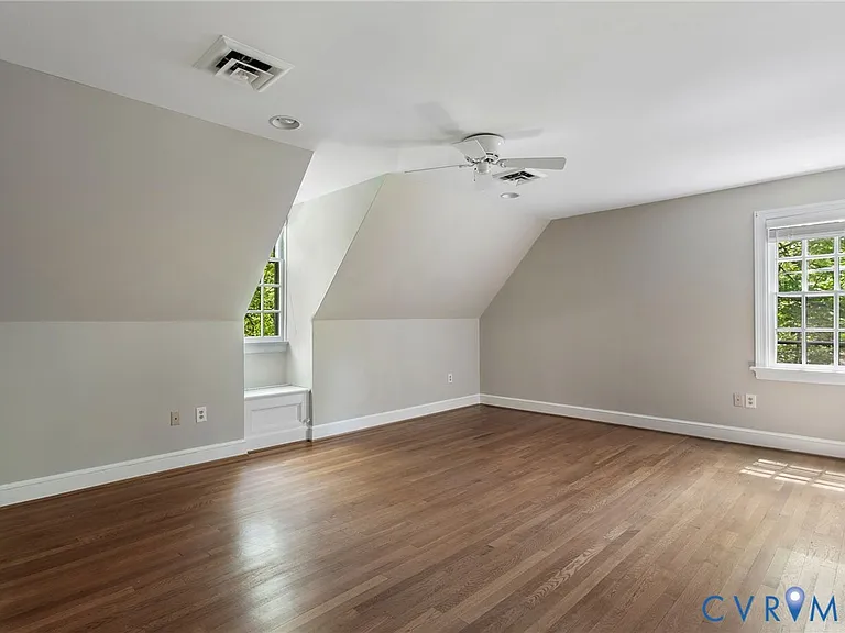 9900 Kingsbridge Rd — Photo 32
