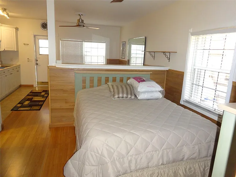 31 SE 13th St #1-2 — Photo 9