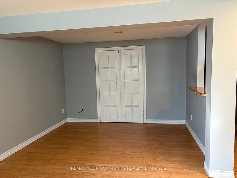 17 Daphne Cres #BASEMENT — Photo 2
